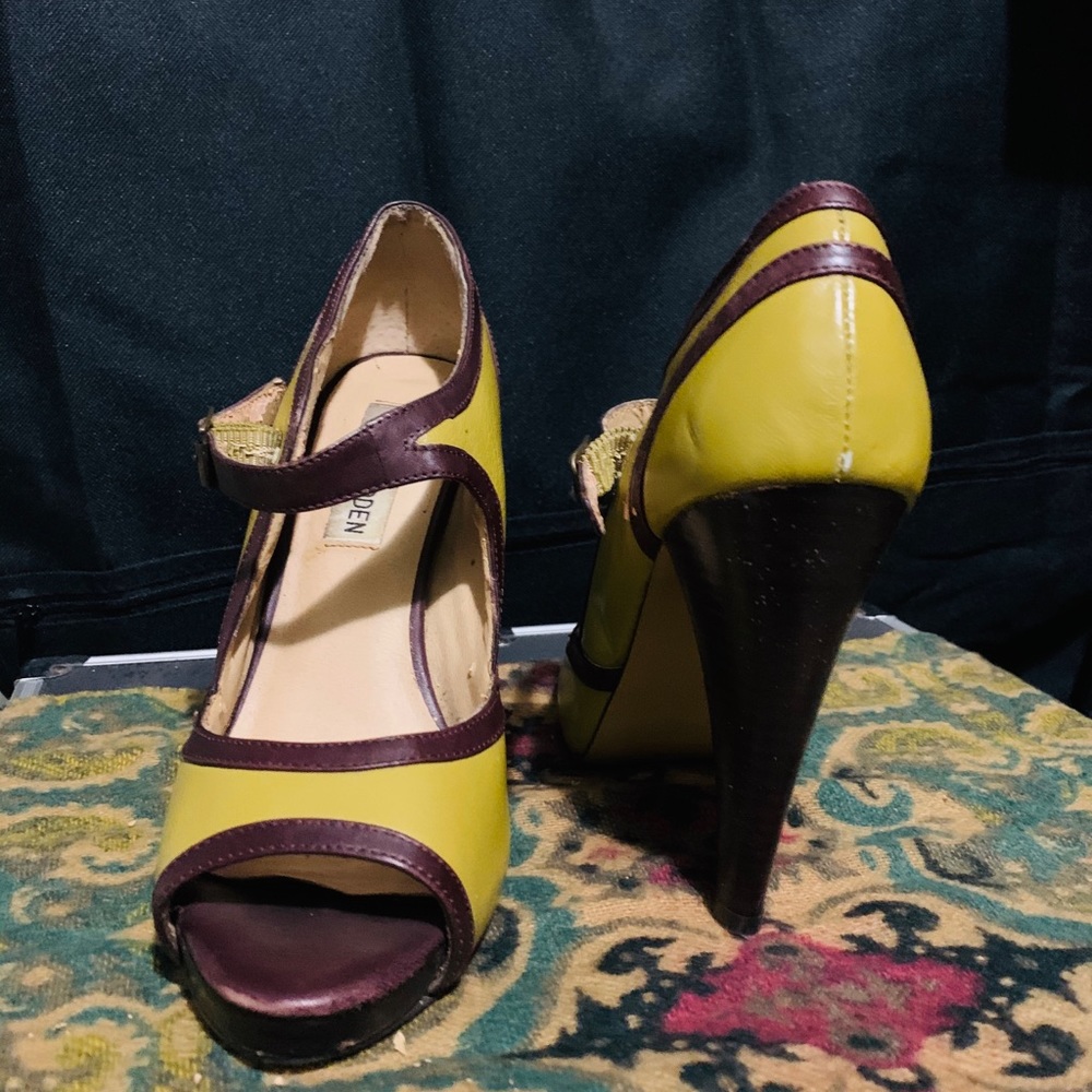 Shoes - Picture 2 of 3